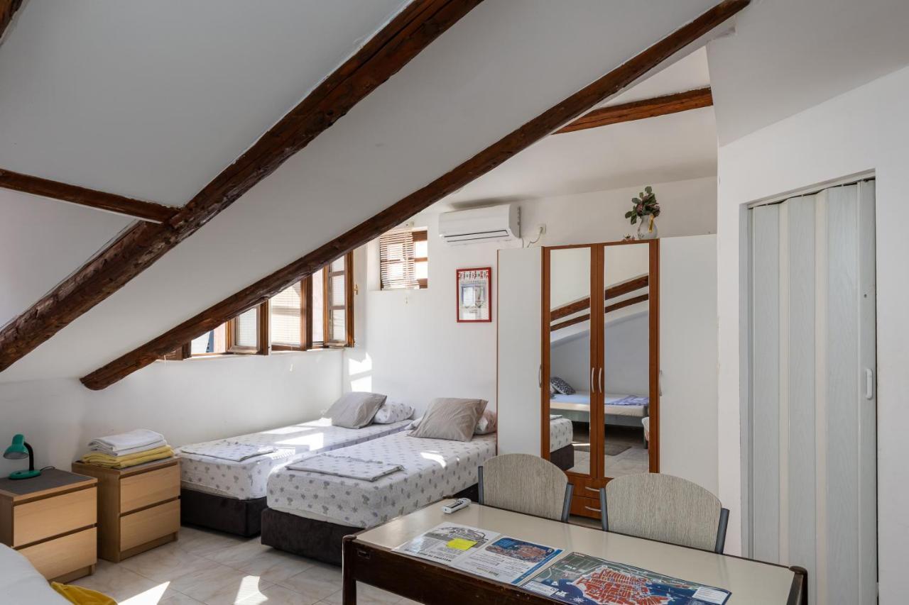 Buza House