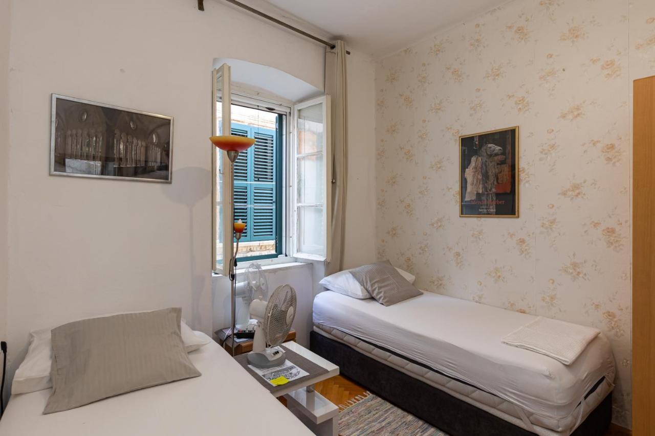 Bed and breakfast Buza House